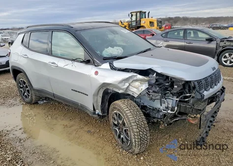 2025 Jeep Compass Trailhawk z USA, uszkodzony, nr VIN 3C4NJDDN4ST570749